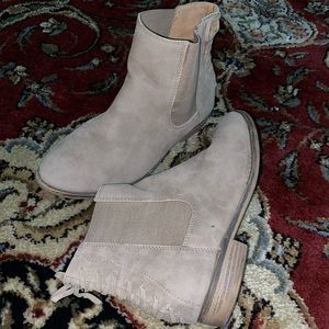Ankle boots